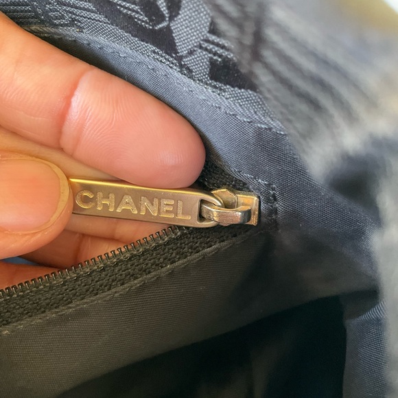 🔥🔥Chanel Travel Ligne Tote Bag with UNBRANDED BAG INSERT - Picture 12 of 15